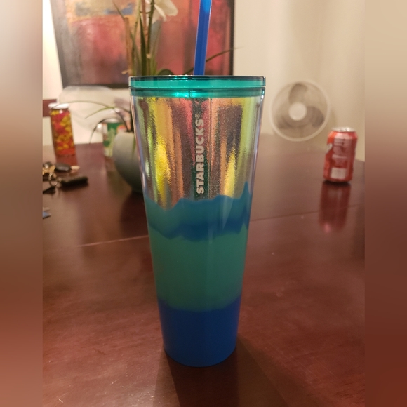 Starbucks 2022 Holiday tumbler - Picture 3 of 7